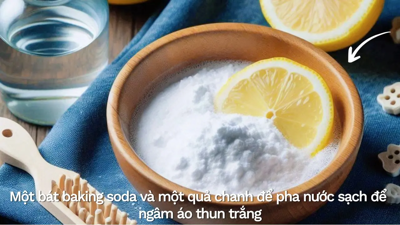 Một bát baking soda và một quả chanh.